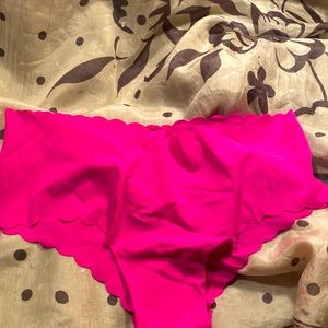 Victorias Secret Scallop Edge Hip hugger Panty ~NWT